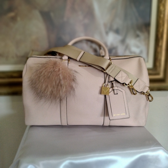 Michael Kors Soft Pink Weekender - Picture 6 of 13